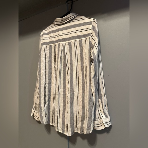 ❤️Lucky Brand - White and Gray Casual Button Down Shirt (Size M) - Picture 10 of 12
